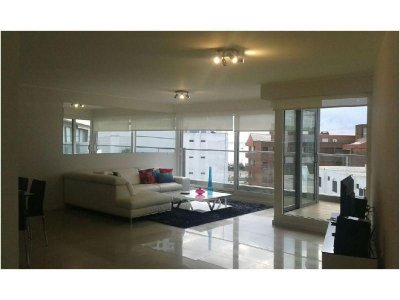 Apartamento en venta Playa Mansa 3 dormitorios