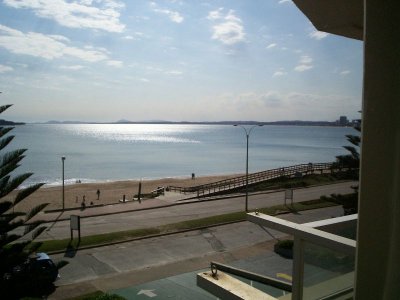 Apartamento en venta Playa Mansa 3 dormitorios
