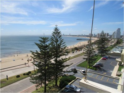 Apartamento en venta Playa Mansa 3 dormitorios