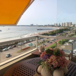 Apartamento en venta Playa Mansa 3 dormitorios