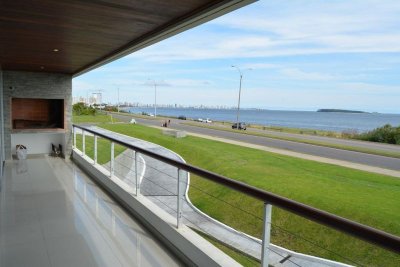 Apartamento en venta Playa Mansa 3 dormitorios