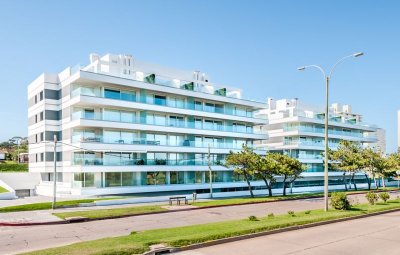 Apartamento en venta Playa Mansa 3 dormitorios