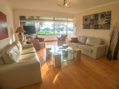 Venta de Apartamento 3 DORMITORIOS en Playa Mansa, Punta del Este.