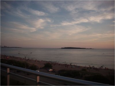 Venta de Apartamento Pent House 2 DORMITORIOS en Playa Mansa, Punta del Este Frente al Mar !!