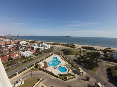 Venta de Apartamento 3 DORMITORIOS Le Jardin en Playa Mansa, Punta del Este.