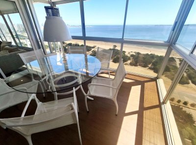 Apartamento en venta Playa Mansa 3 dormitorios