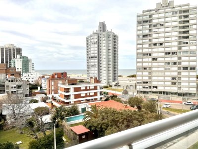 Apartamento en venta Playa Mansa 2 dormitorios