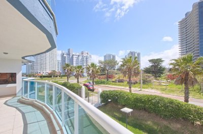 Alquiler temporario de Apartamento 3 DORMITORIOS en Playa Mansa, Punta del Este.