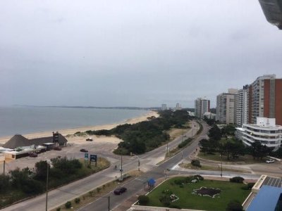 Apartamento en venta Playa Mansa 3 dormitorios