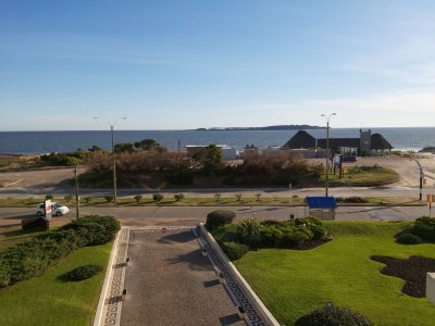 Apartamento en venta Playa Mansa 3 dormitorios