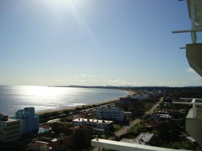 Apartamento en venta Playa Mansa 3 dormitorios