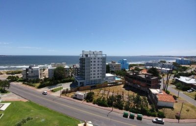 Apartamento en venta Playa Mansa 3 dormitorios