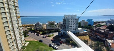 Apartamento en venta Playa Mansa 3 dormitorios