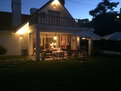 Casa en venta Playa Mansa 4 dormitorios