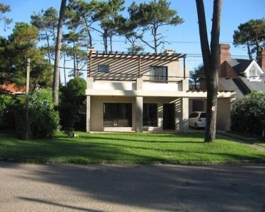 Casa en venta Playa Mansa 4 dormitorios