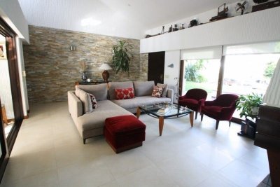 Casa en venta Playa Mansa 3 dormitorios