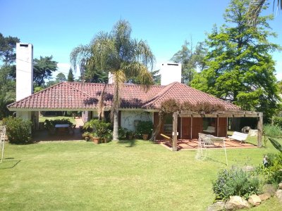 Alquiler temporario de Casa 4 DORMITORIOS en Playa Brava, Punta del Este