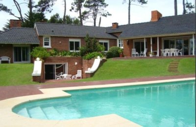 Casa en venta Cantegril 5 dormitorios