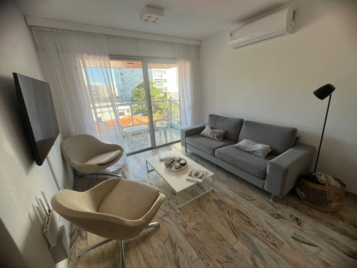 Moderno apto. 3 dormitorios primera linea