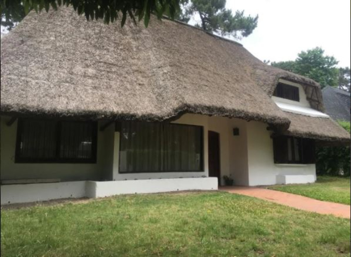 Alquiler TEMPORADA, Casa 4 Dorm. en la Pinares.