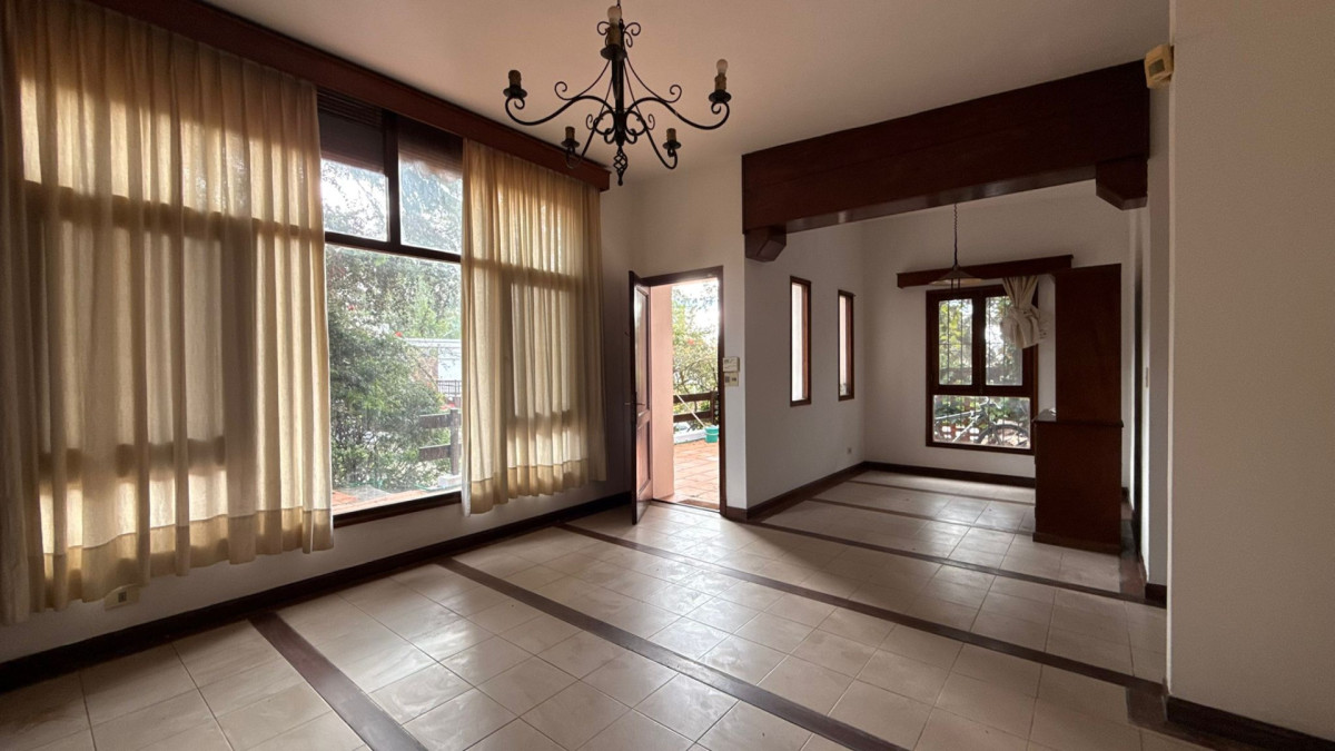 CASA PH ALQUILER ANUAL BARRIO MONACO