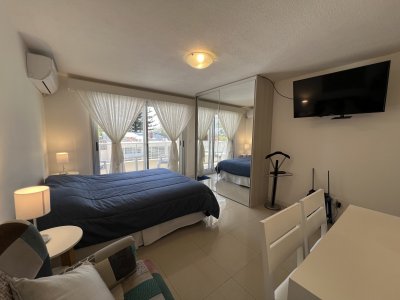 Venta apartamento de 1 dormitorio en Playa Mansa, Punta del Este.