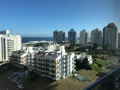 VENTA APARTAMENTO  2 dormitorios y 2 baños Piso Alto.
