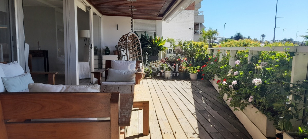 Venta 4 Suites, Frente al Puerto con jardin