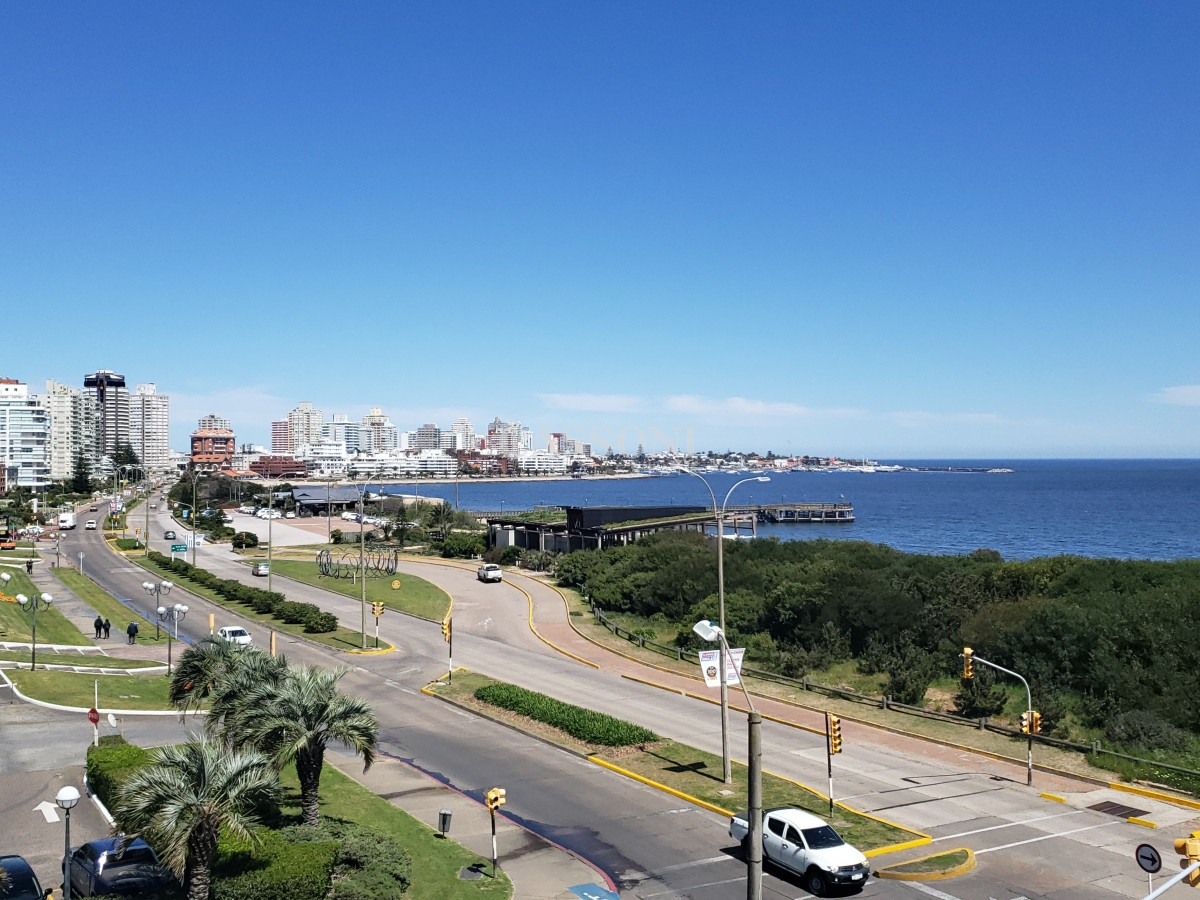 Frente al mar, 3 Dormitorios y dependencia, Millenium Tower - Imagen 2