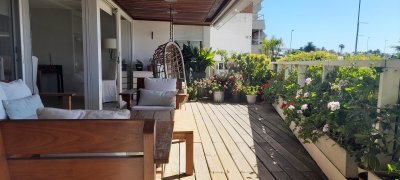 Venta 4 Suites, Frente al Puerto con jardin