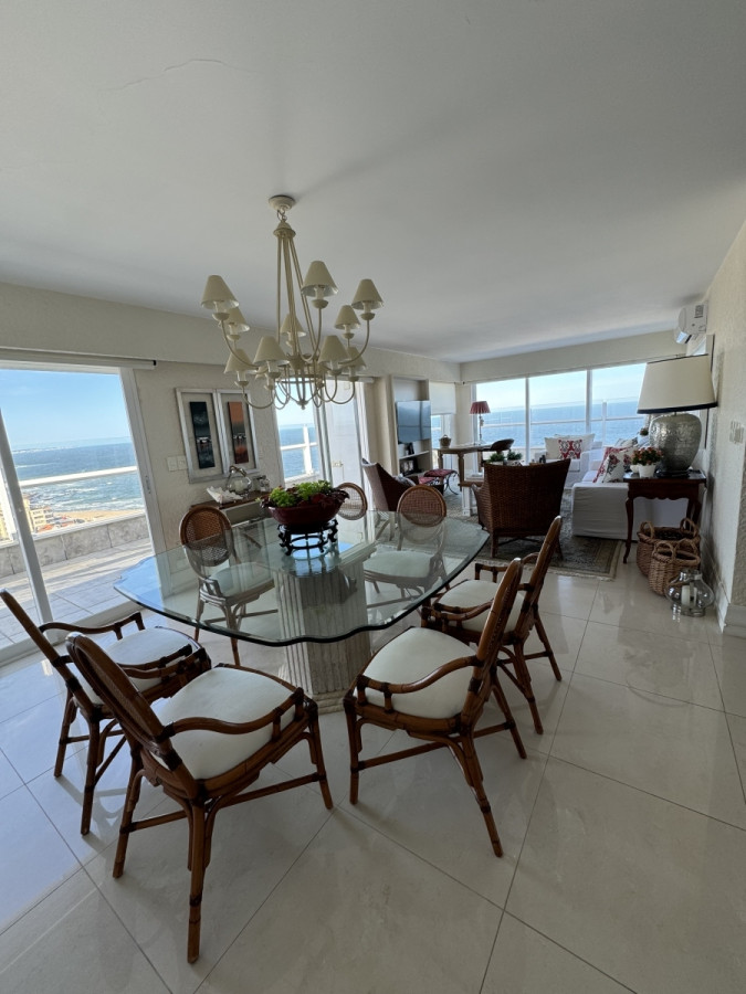 Apartamento Impecable Lujoso de 4 dormitorios en Península