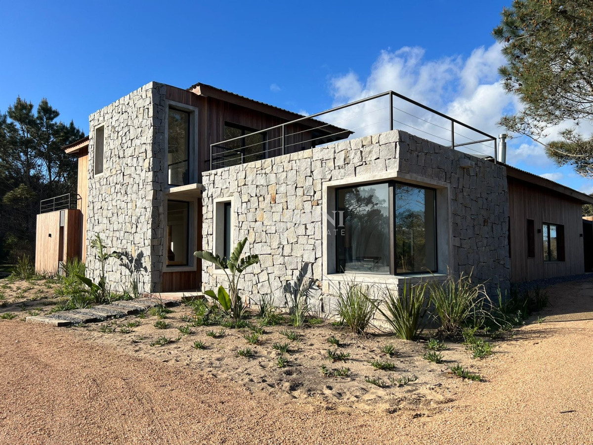 LAGUNA ESCONDIDA  Arquitectura, diseño y naturaleza en perfecta armonía - Imagen 3