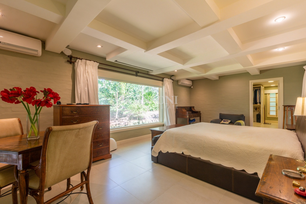 Venta, Residencia en barrio Lugano, 9 Dormitorios - Imagen 3