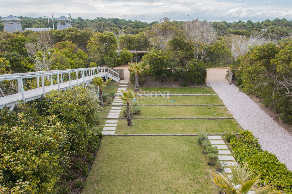 Una joya arquitectónica sobre el mar. - Imagen 15