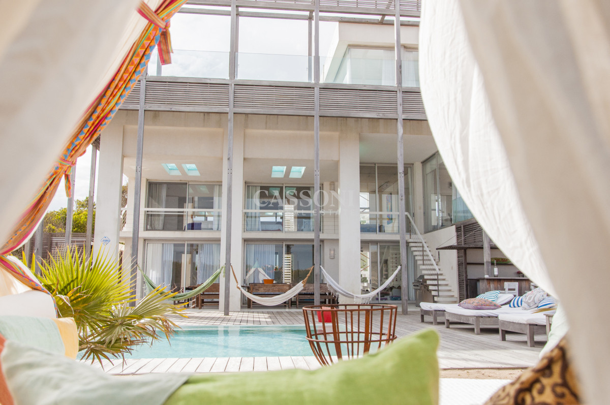 Una joya arquitectónica sobre el mar. - Imagen 11