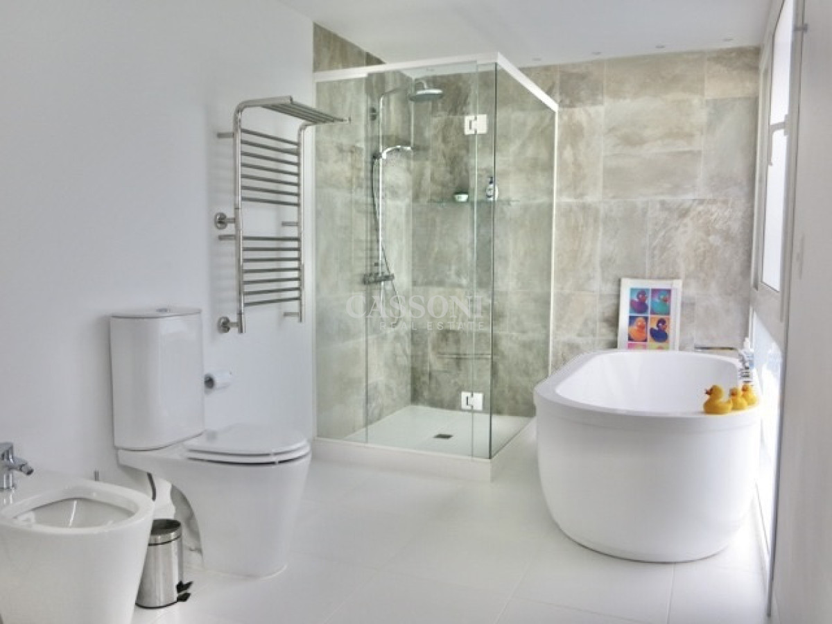 Espectacular Casa En La Arbolada 4 Dormitorios - Imagen 14