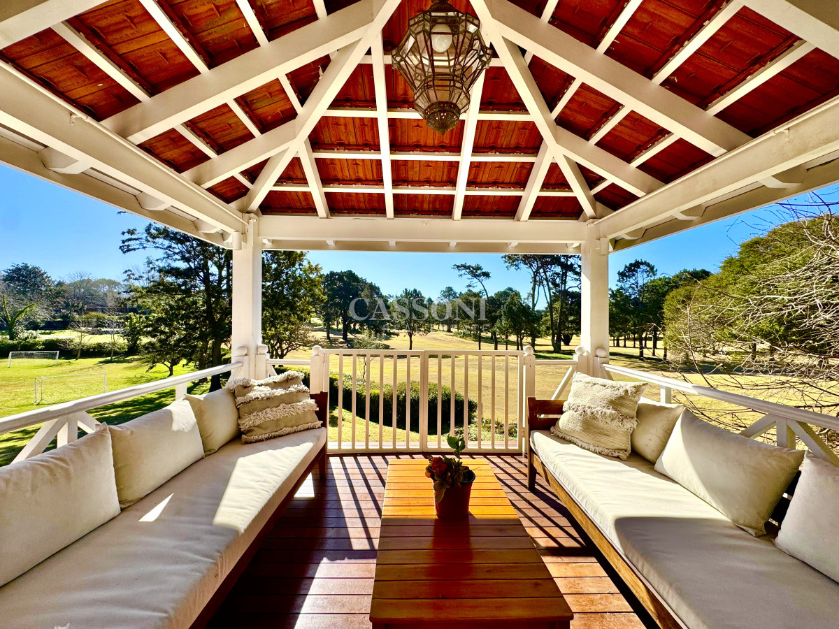 Residencia clásica con encanto colonial frente al golf - Imagen 3