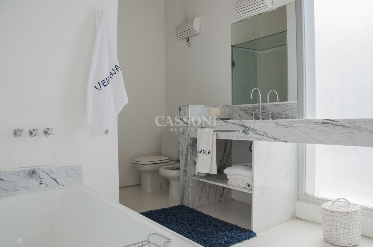 Una joya arquitectónica sobre el mar. - Imagen 49