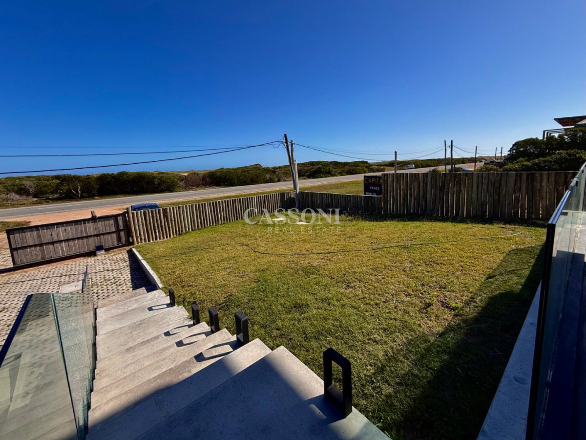 Casa a estrenar primera linea en La Juanita - Imagen 8