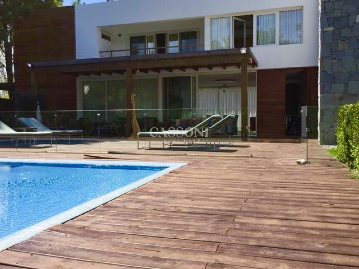Espectacular Casa En La Arbolada 4 Dormitorios