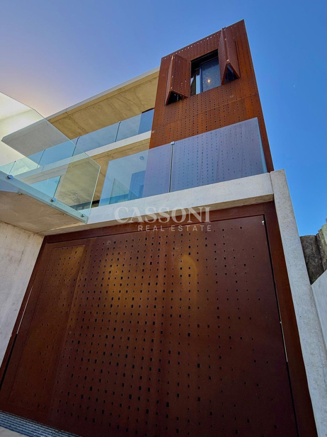 Casa a estrenar primera linea en La Juanita - Imagen 3