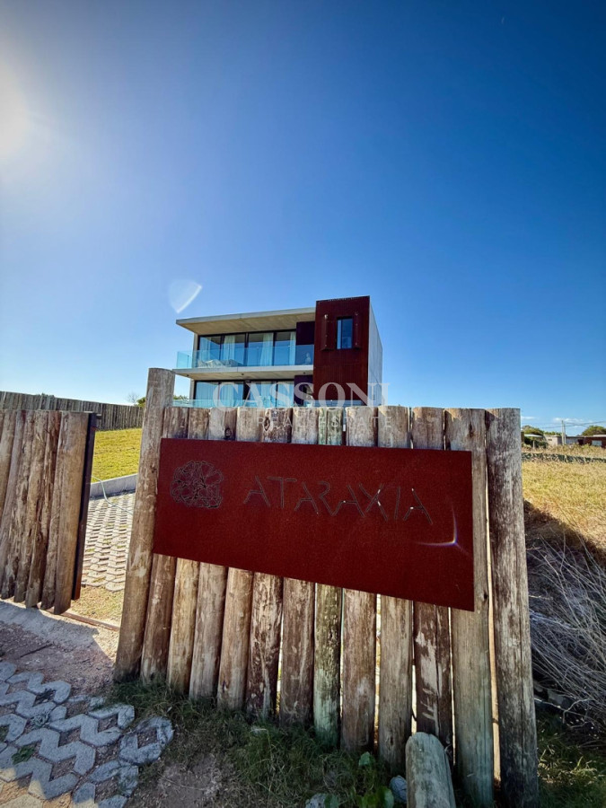 Casa a estrenar primera linea en La Juanita - Imagen 4