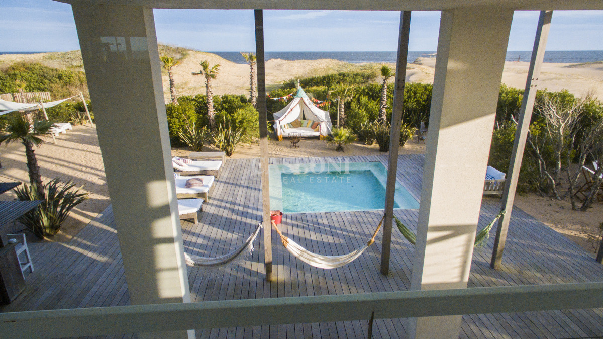 Una joya arquitectónica sobre el mar. - Imagen 3