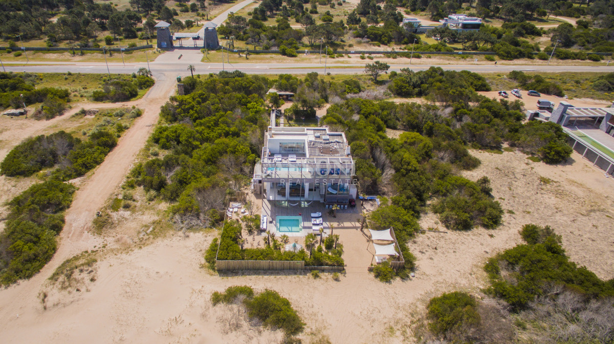 Una joya arquitectónica sobre el mar. - Imagen 41