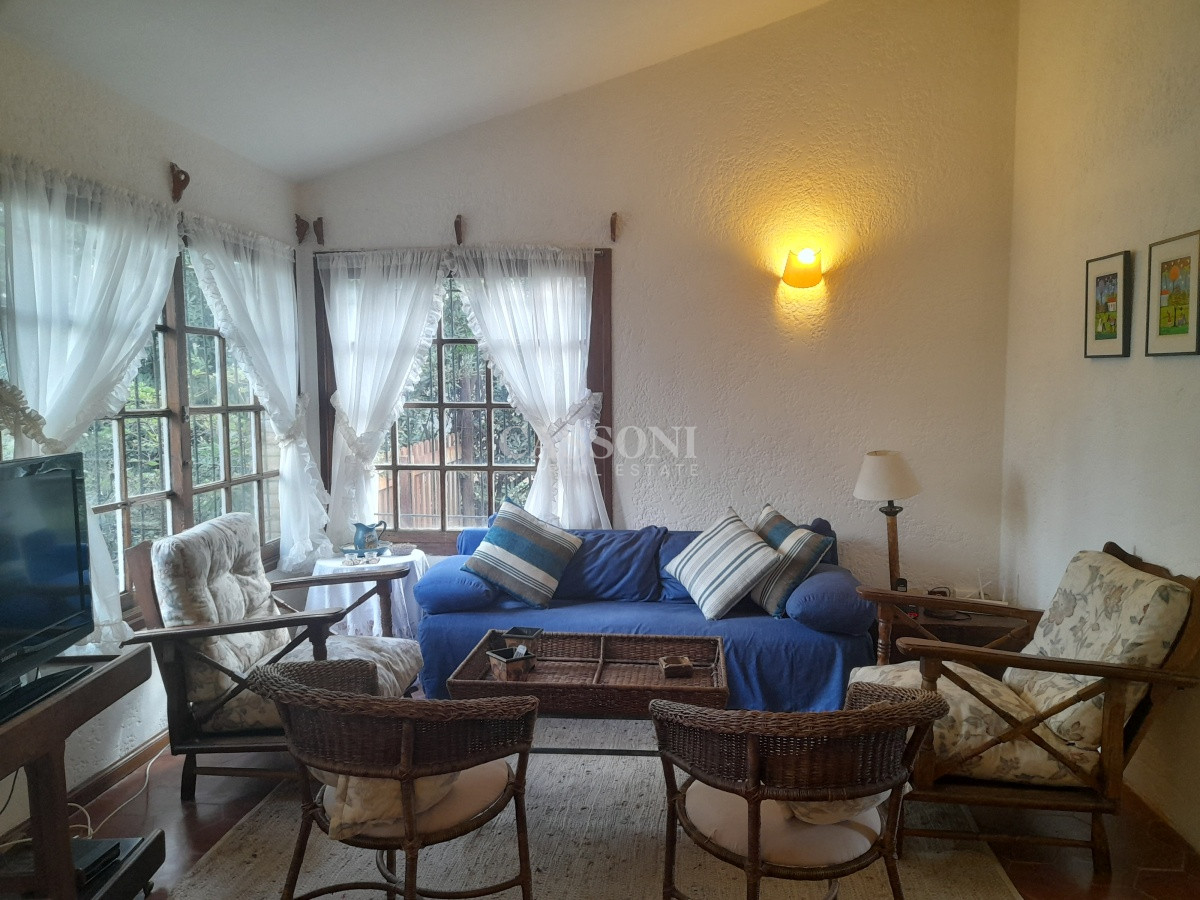 Venta Casa de 3 Dormitorios, A pasos de Playa Brava - Imagen 1