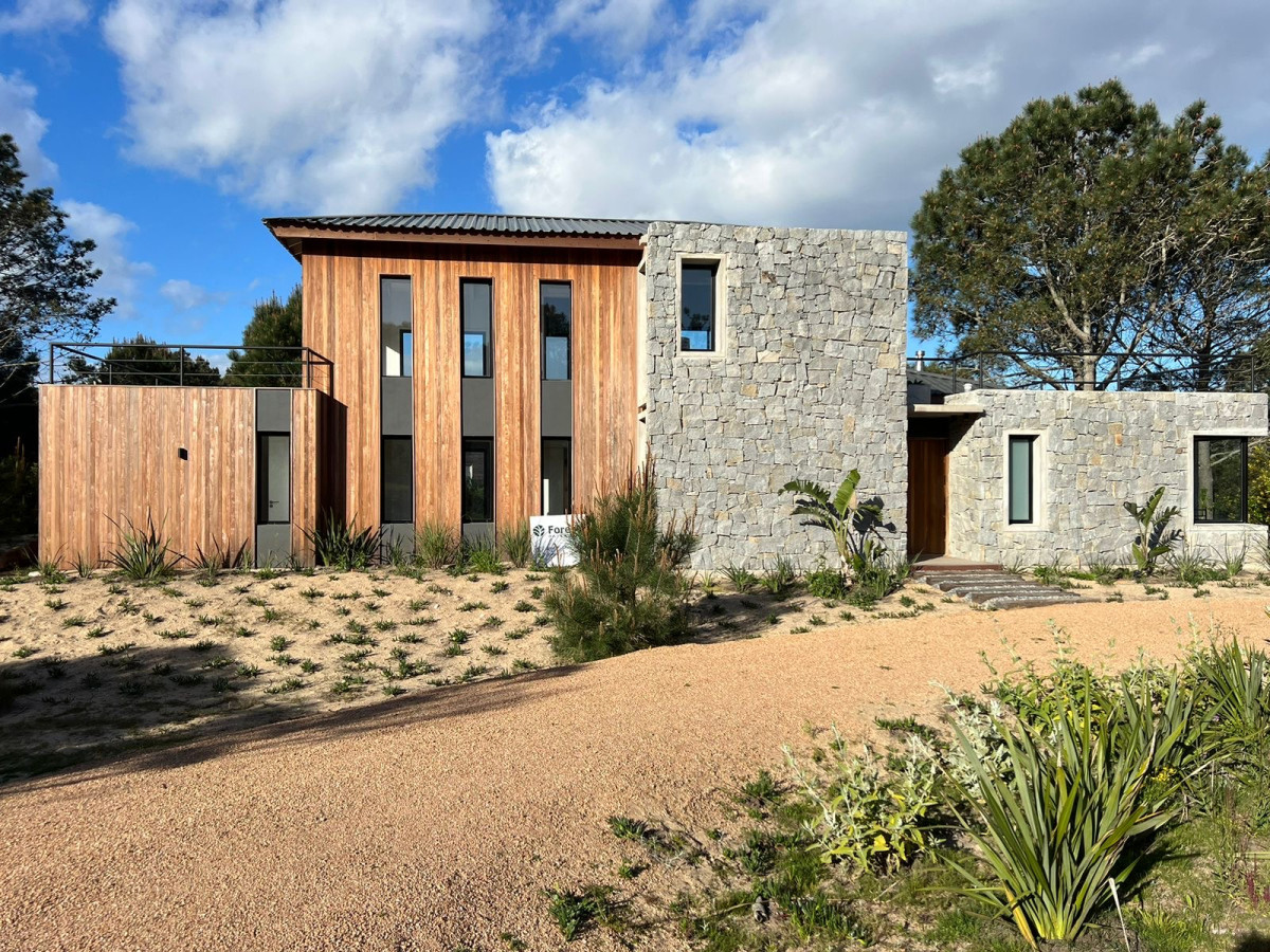 LAGUNA ESCONDIDA  Arquitectura, diseño y naturaleza en perfecta armonía