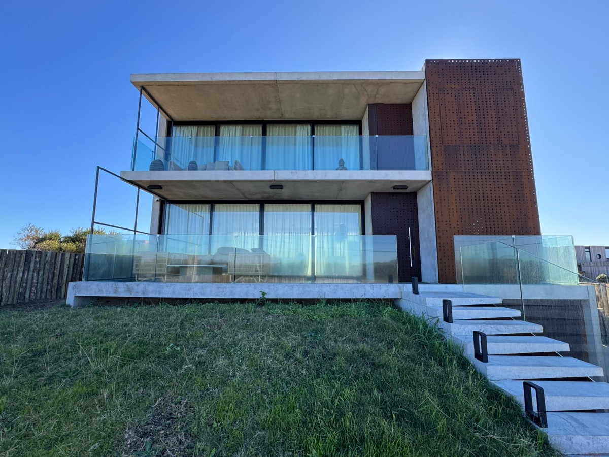 Casa a estrenar con vistas al mar en La Juanita