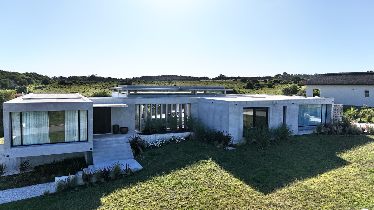 casa moderna en laguna escondida