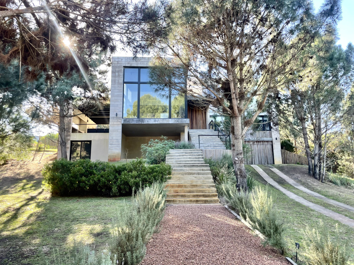 Refugio de diseño en Laguna Escondida: elegancia, calma y naturaleza