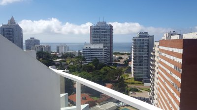 Apartamento a mts de Plaza México, a pasos del mar. 